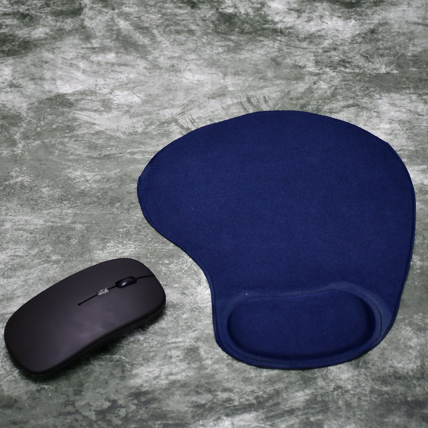 Wrist support mouse pad, front view Wrist support mouse pad, front view